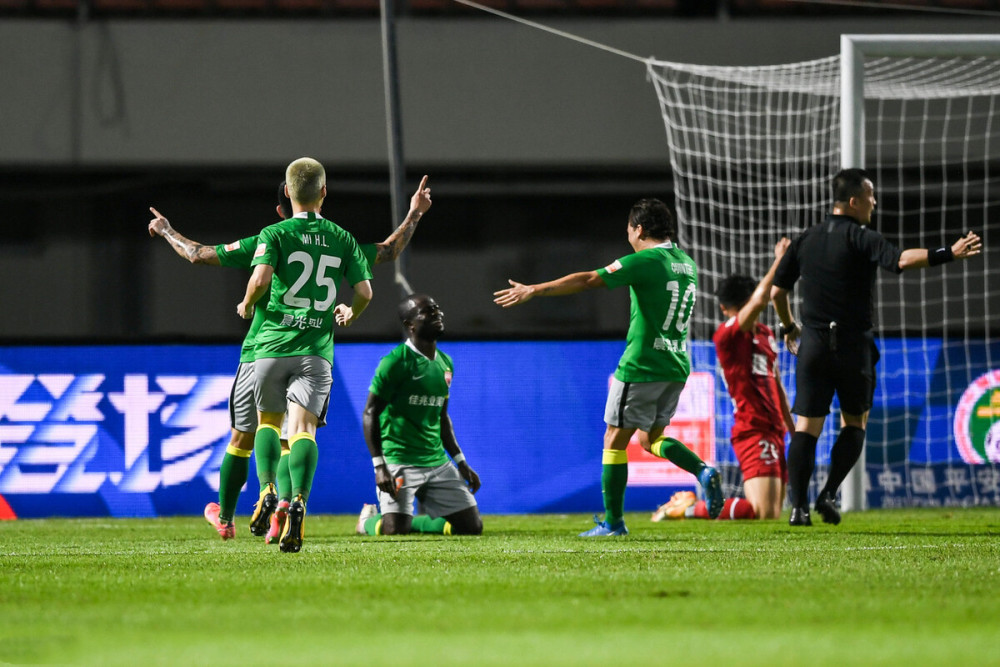  阿森纳防线重组，新援首秀送点球  